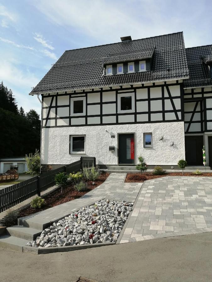Apartment Am Felsen Zueschen Winterberg Buitenkant foto